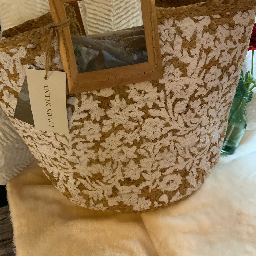 Antik Kraft Floral Patterned Basket in Tan and Cream - Picture 9 of 9